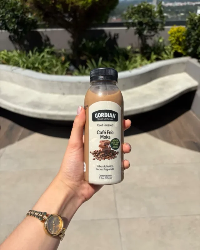 Café Frío Moka Gordian en una terraza de la Ciudad de Guatemala